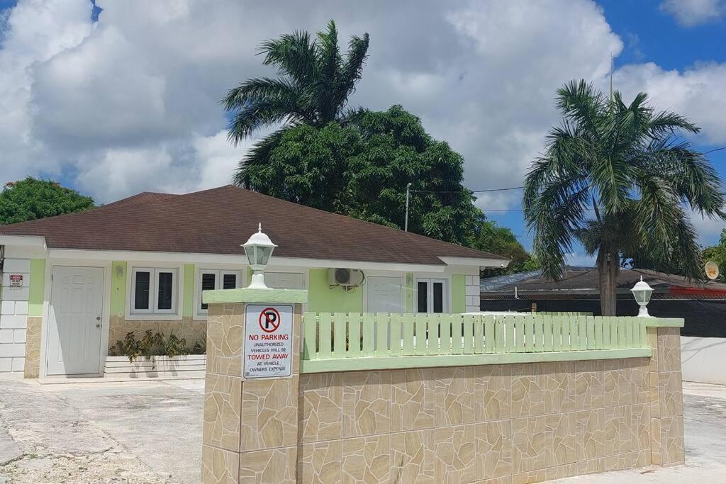 Budget & Basic In Local Neighborhood, 7Min Drive To Downtown Nassau Beach Paradise Lejlighed Eksteriør billede